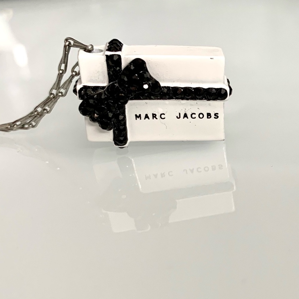 Marc Jacobs gift holiday necklace